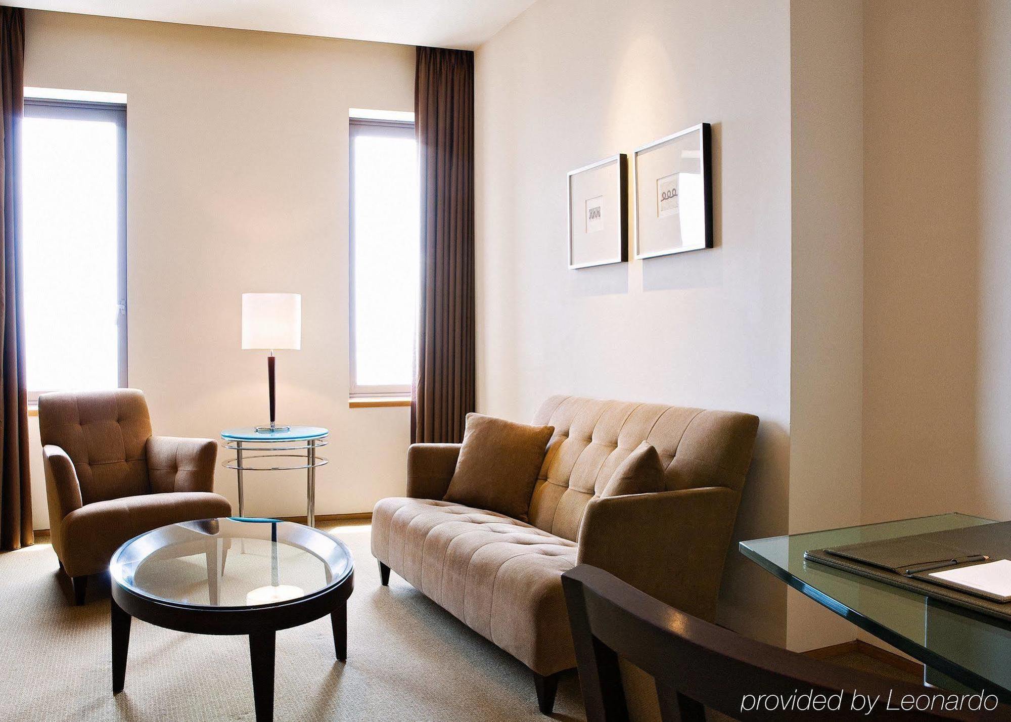 Ambassador Hotel Hsinchu Zimmer foto A living room in a suite at the hotel